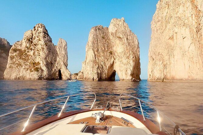 3 hours Comfortable Capri Private Tour by Boat - Key Points