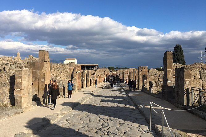3 Hours Walking Tour in Pompeii with an Archaeologist - Who Will Love This Tour?