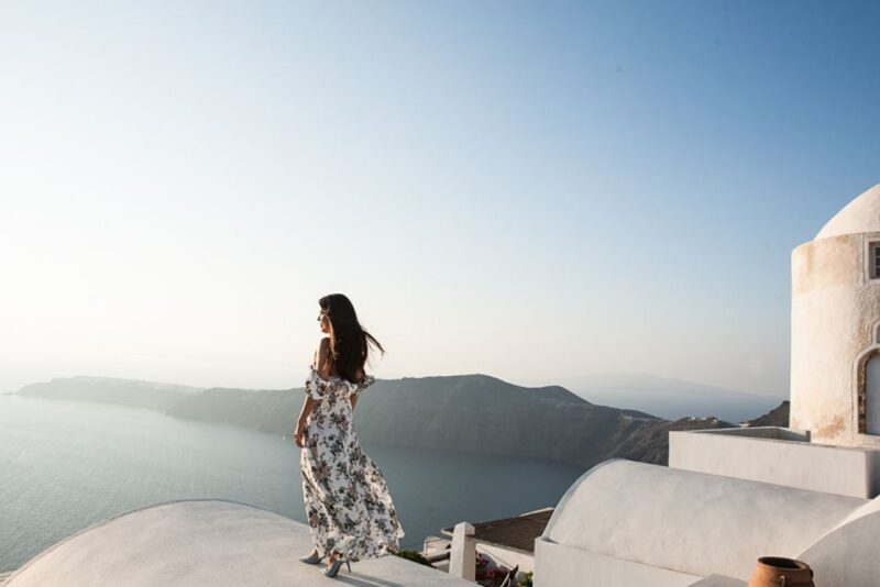 30 Photoshoot in Oia! 30 edited photos! Effortless & Fun! - What Makes This Photoshoot Special