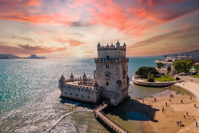 360º Lisbon: Helicopter Flight, Boat Trip and Old Town Walking - Who Should Book This Tour?