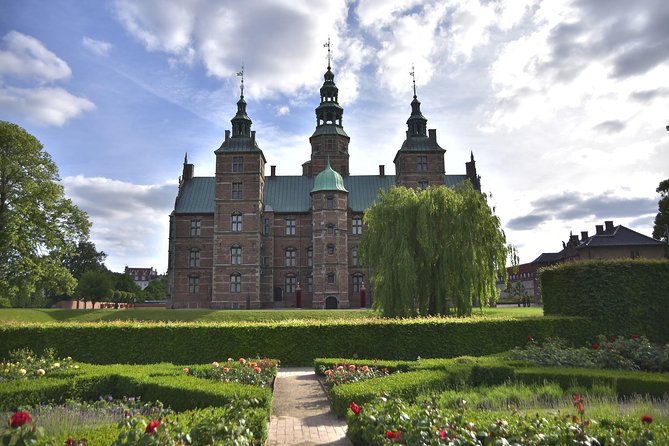 3h walking tour, small group max 10 people Copenhagen - Christiansborg Palace: The Seat of Power