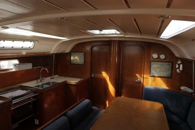 3h Whale Watching Share Tour Beneteau Oceanis 440 - The Sum Up