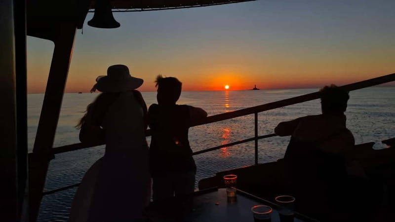 3hours Dolphin Sunset watching with unlimited drinks +dinner - What the Reviews Say