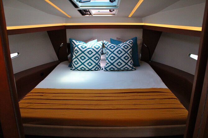 3hr Sunset Yacht Charter - Luxury Jeanneau NC33 - Key Points