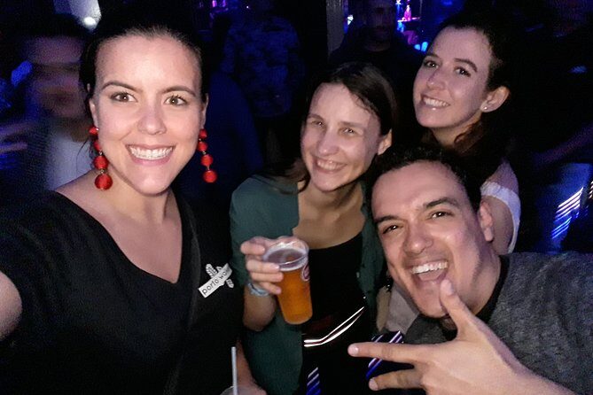 4-hour Guided Porto Pub Crawl with 6 drinks and VIP CLUBentry - Balancing the Pros and Cons