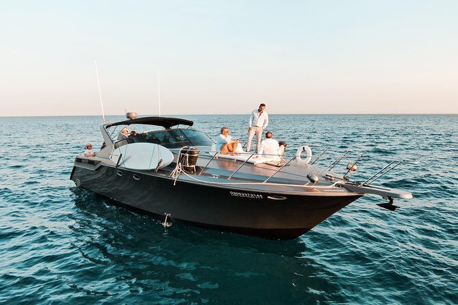 4-hour Private Yacht Cruise in Cabo - Key Points