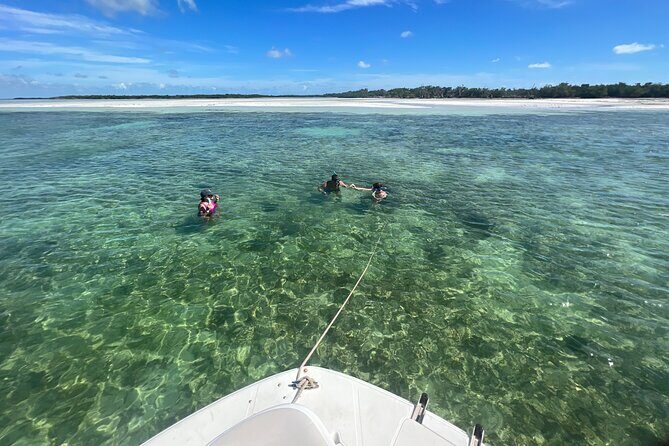 4 Hours 22' Hurricane Deck Boat Rental in Key West - Practicalities and Considerations