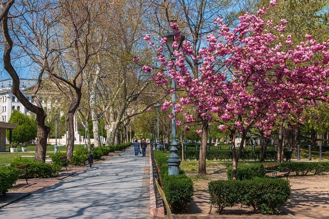 4 hours long private walking tour in Budapest - Who Should Book This Tour?