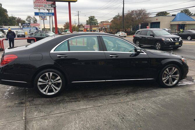 4 Hours Private Chauffeured DC Sight Seeing Tour / SUV & Sedan - The Sum Up