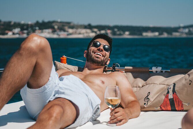 4 Hours Private Tour with Dives in Catamaran in Lisbon - Discover Lisbon from a New Perspective