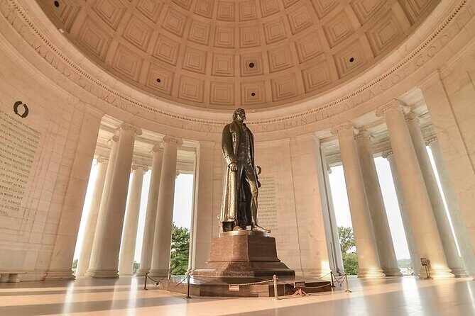 4-Hr DC Monuments Small Group Sightseeing Guided Tour - Who Should Consider This Tour?