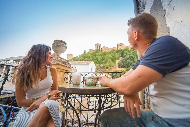 4 neighborhoods 4 cultures. Half day private tour in Granada - The Experience: What to Expect