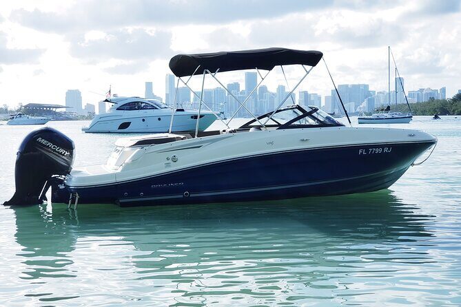 42 Ft Private Yacht Miami, rent for 2 our 4 hours, for 12 people - Key Points