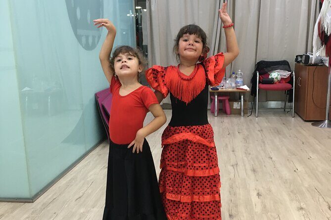 45 minutes flamenco dance class for family in Málaga - What to Expect from the Flamenco Dance Class