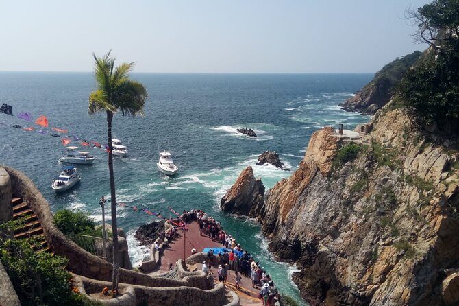 4Hr City Tour for Cruisers or Hotels Mural, Chapel & High Divers - Exploring the Itinerary in Detail