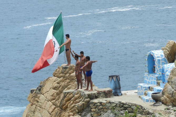 4hr Fun Guide Tour For Cruisers or Hotels Guests with Divers Show - Key Points