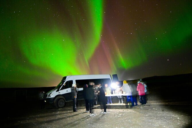 4x4 Minibus Northern Lights with Photo and snacks from Reykjavik - What Makes This Tour Stand Out