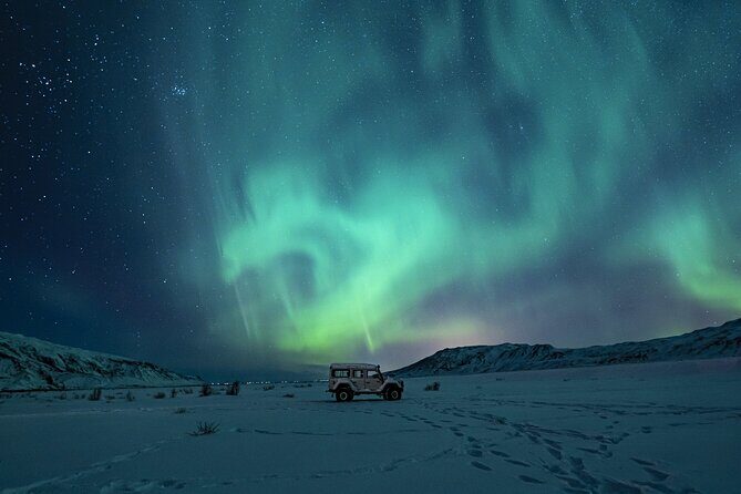 4x4 Minibus Northern Lights with Photo and snacks from Reykjavik - The Value of the Experience