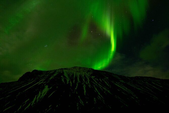 4x4 Minibus Northern Lights with Photo and snacks from Reykjavik - Who Should Consider This Tour?