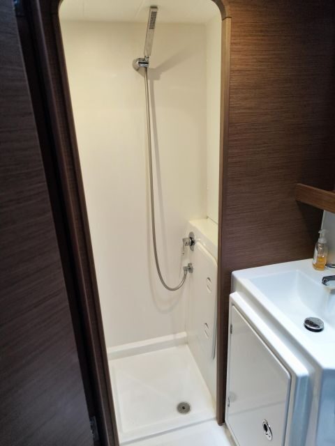 5-Day Crewed Charter "The Discovery" - Lagoon 42 catamaran - Key Points