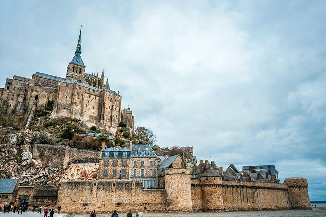5-hour Private Tour of Mt St Michel From St Malo with pick up and drop off - Seamless Pickup and Drop-off