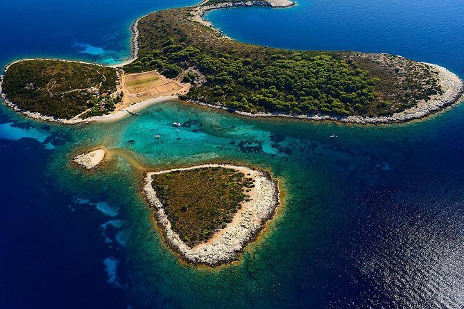 5 islands Private Boat Tour:Blue Cave,Hvar&Pakleni islands - Key Points