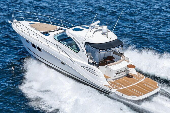 50ft 1 Hour FREE Miami Yacht Rental 3 to 6 Hours 13 People - Key Points