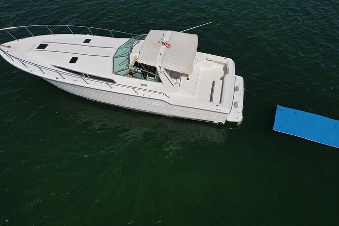 50ft Luxury Yacht Tour in Miami Beach Captain, Champagne & Party! - What’s the Experience Really Like?