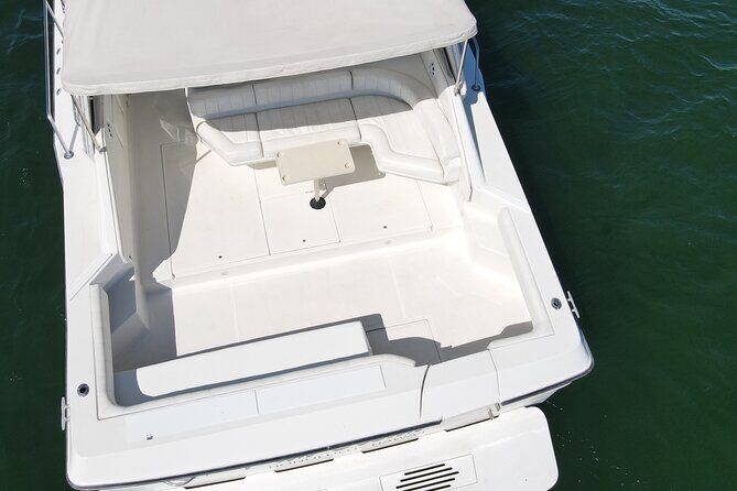 50ft Luxury Yacht Tour in Miami Beach Captain, Champagne & Party! - FAQ