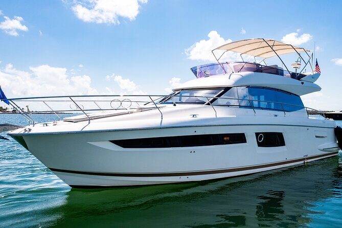 52-feet All Inclusive Flybridge Yacht Rental in Miami - FAQ