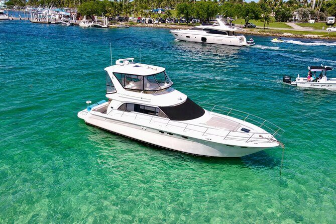 52' Yacht Rental in Miami Beach with Experienced Captain - What to Expect from This Miami Yacht Experience