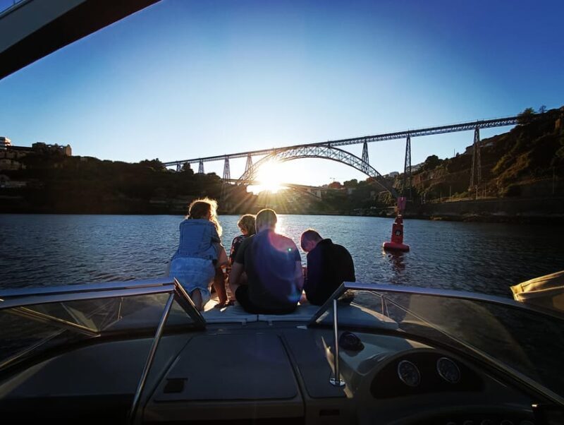 6 Bridges, Not Shared Boat Tour 1h30m, group price up to 6px - Key Points