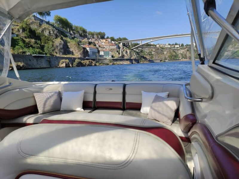 6 Bridges, Not Shared Boat Tour 1h30m, group price up to 6px - Comfort and Practical Considerations