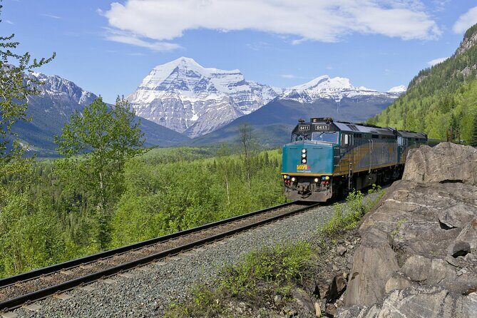 6 Day VIA rail from Vancouver to Jasper Banff Icefield Bus Tour - An In-Depth Look at the 6-Day Canadian Rockies Tour