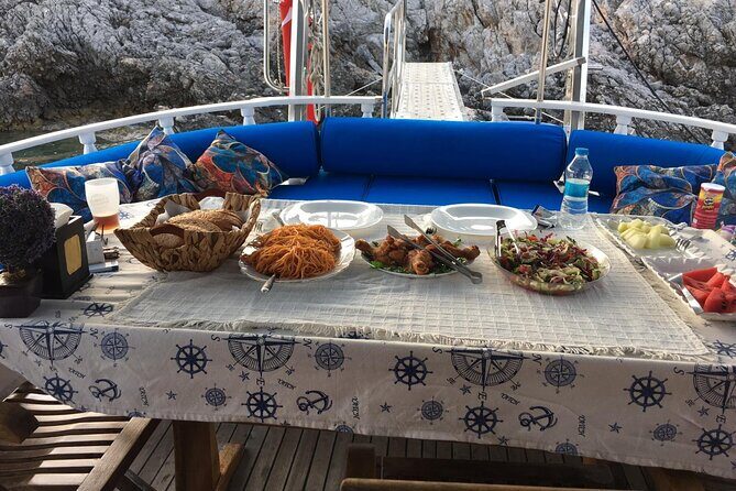 6 Hours Private Charter Boat Tour with Lunch in Bodrum - What the Reviews Tell Us