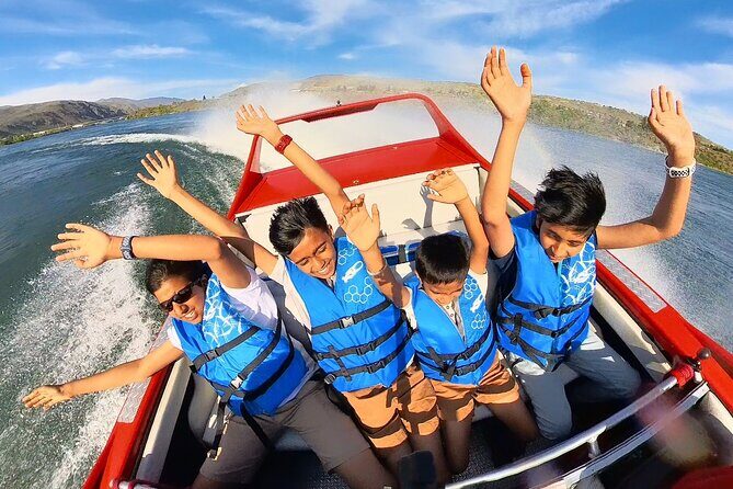 6 Mile Adventure Boat Ride - A Friendly Look at the 6 Mile Adventure Boat Ride in Chelan