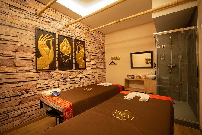 60 min Couple's Massage to Choose and 30 min Floral Bath THAI MASSAGE ALURA - What You Can Expect from Your Visit