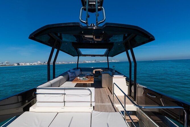 62ft Yacht Tour in Miami Beach with Captain Beneteau MC6 Fly - Who Is This Tour Best For?