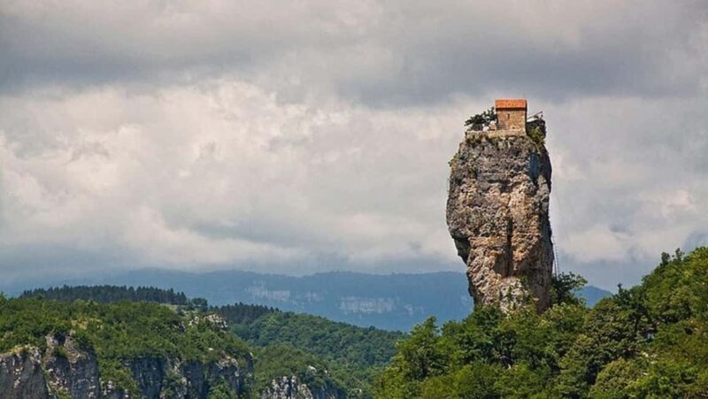 7-Day Georgia Tour with Wine, Mountains, Canyons & Meals - Who Should Consider This Tour?