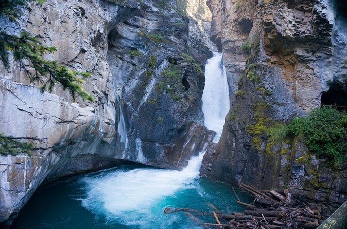 7-Day Premium Small-Group Banff, Columbia, Moraine and Yoho Tour - FAQs