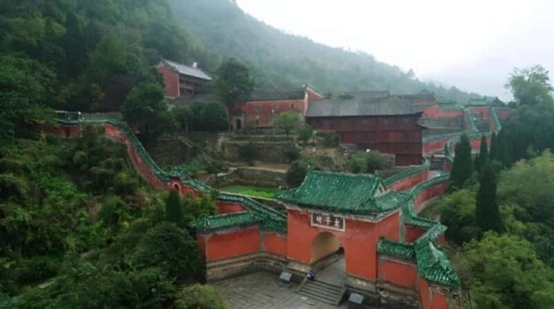 9-Day Tour Through Wudang,Chengdu,Dujiangyan&Zhangjiajie - The Highlights of Dujiangyan and Mount Emei