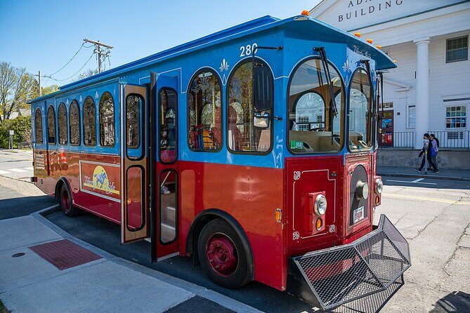 90-Min Narrated Trolley Tour of Lexington and Concord - Key Points