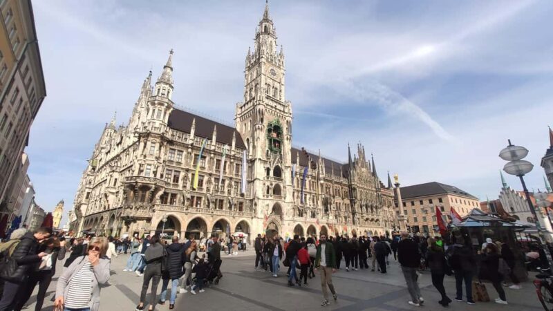 A Full-Day Walking Tour of Munich - Key Points