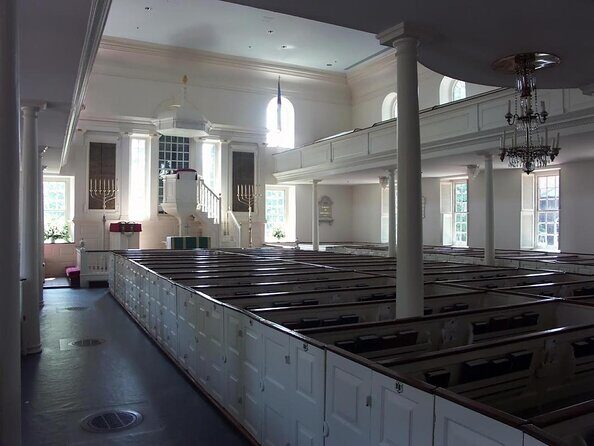 A Guided Walking Tour through Historic Old Town Alexandria - Key Points