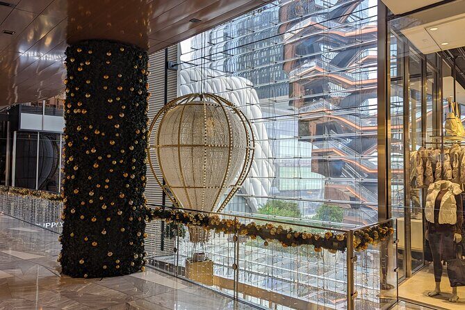 A Half Day Walk Between the Skyscraper Clusters of Manhattan - SoHo, Little Italy, and Chinatown