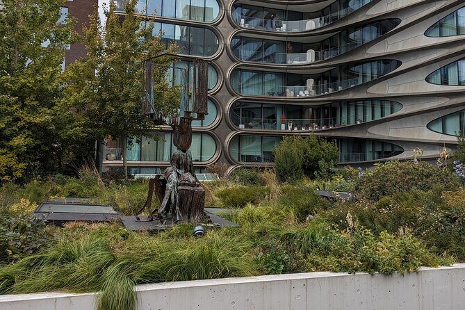 A Half Day Walk Between the Skyscraper Clusters of Manhattan - Practical Details and Tips