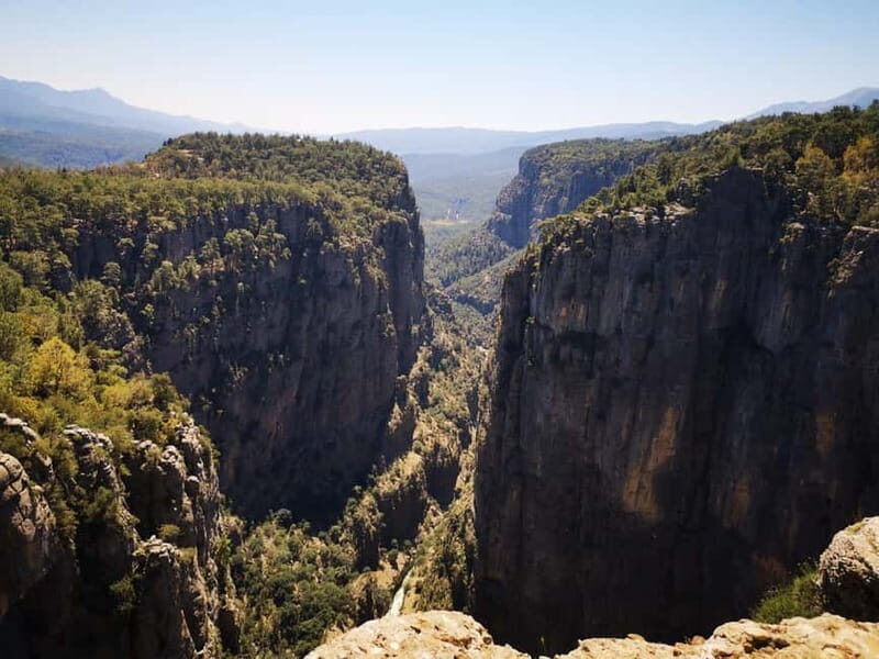 A Journey of Scenic Views, Culture and Entertainment - A Deeper Look at the Tour Experience