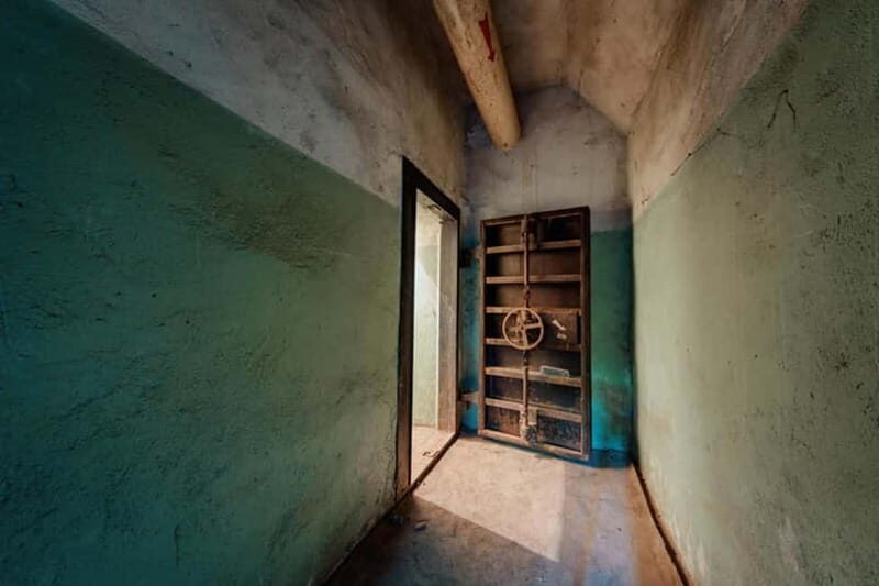 A Journey Through Abandoned Wonders - Tbilisi Urbex Tour - Key Points