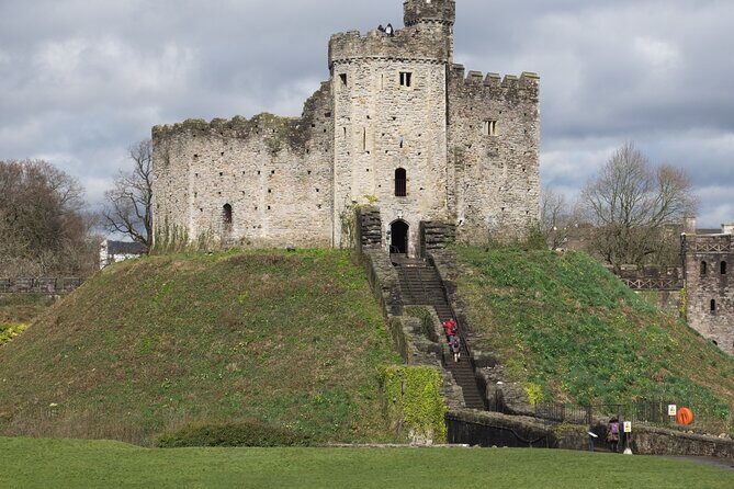 A Journey through Tudor Cardiff: A Self-Guided Audio Tour - What the Reviews Say