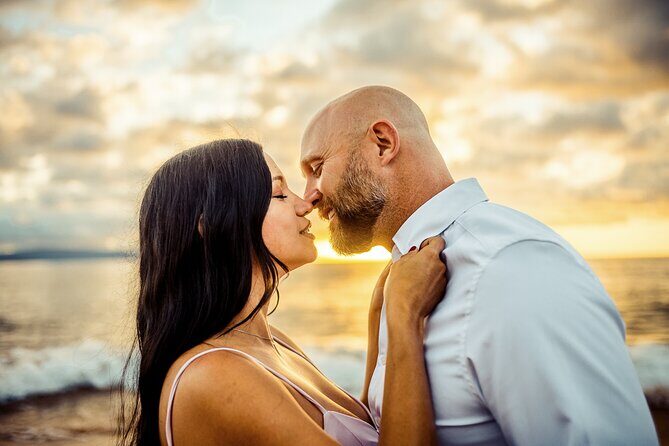 A Romantic Photoshoot for 2 in Maui - Who Will Love This Experience?